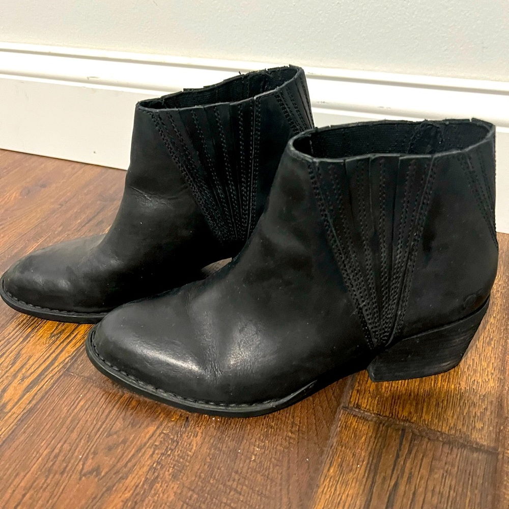 BORN Black leather boots. Born. Size 10M